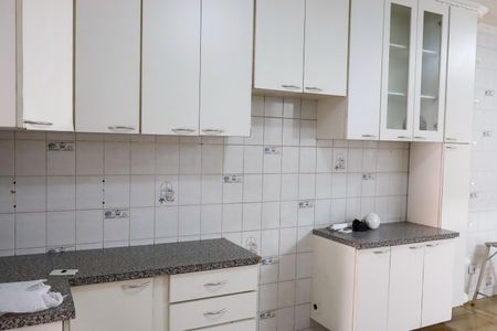 Casa à venda com 330m², 4 quartos e 1 vaga Casa à venda com 330m², 4 quartos e 1 vagaCozinha
