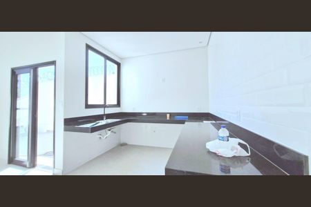 Casa à venda com 100m², 3 quartos e 2 vagas Casa à venda com 100m², 3 quartos e 2 vagasCozinha