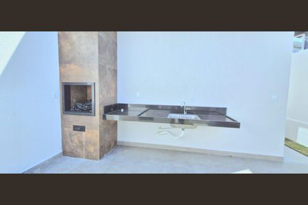 Casa à venda com 100m², 3 quartos e 2 vagas Casa à venda com 100m², 3 quartos e 2 vagasQuintal