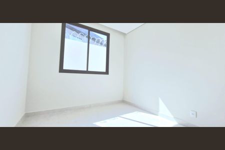 Casa à venda com 100m², 3 quartos e 2 vagas Casa à venda com 100m², 3 quartos e 2 vagasQuarto 1