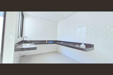 Casa à venda com 100m², 3 quartos e 2 vagas Casa à venda com 100m², 3 quartos e 2 vagasCozinha