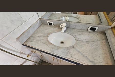 Apartamento à venda com 350m², 4 quartos e 4 vagasBanheiro da Suíte 1