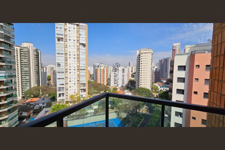 Apartamento à venda com 350m², 4 quartos e 4 vagasSuíte 2 sacada