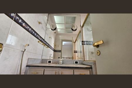 Apartamento à venda com 350m², 4 quartos e 4 vagasBanheiro da Suíte 1