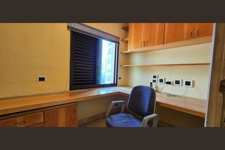 Apartamento à venda com 350m², 4 quartos e 4 vagasEscritório