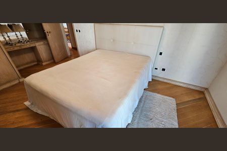 Apartamento à venda com 350m², 4 quartos e 4 vagasSuíte 2