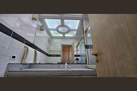 Apartamento à venda com 350m², 4 quartos e 4 vagasBanheiro da Suíte 2