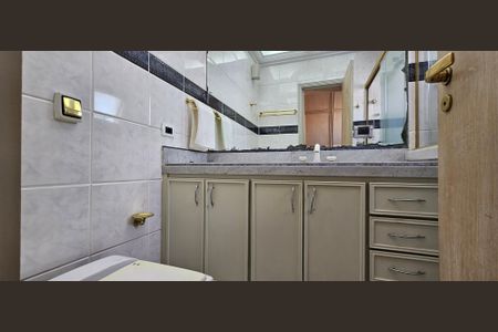 Apartamento à venda com 350m², 4 quartos e 4 vagasBanheiro da Suíte 2