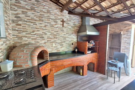 Casa para alugar com 267m², 3 quartos e 1 vaga Casa para alugar com 267m², 3 quartos e 1 vagaQuintal