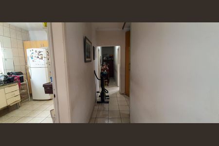 Casa à venda com 253m², 4 quartos e 5 vagas Casa à venda com 253m², 4 quartos e 5 vagasCorredor