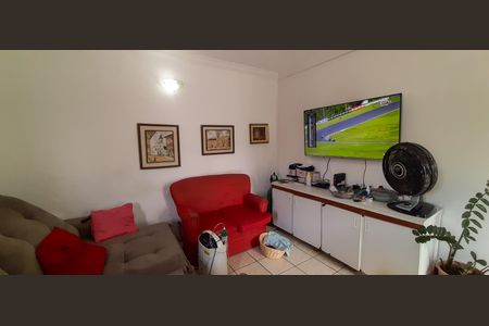 Casa à venda com 253m², 4 quartos e 5 vagas Casa à venda com 253m², 4 quartos e 5 vagasSala