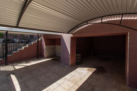 Casa à venda com 139m², 3 quartos e 3 vagasÁREA EXTERNA FRENTE/GARAGEM