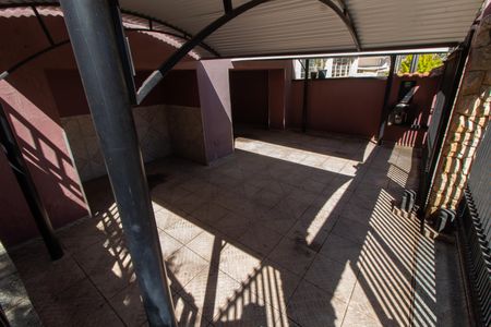 Casa à venda com 139m², 3 quartos e 3 vagasÁREA EXTERNA FRENTE/GARAGEM