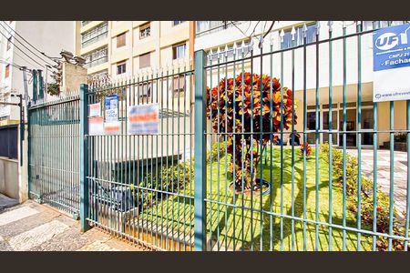 Apartamento à venda com 75m², 2 quartos e sem vagaFachada + Plaquinha