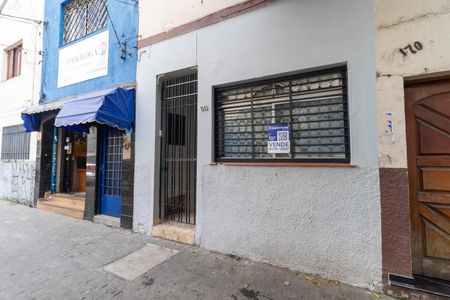 Casa à venda com 125m², 2 quartos e sem vaga Casa à venda com 125m², 2 quartos e sem vagaFachada