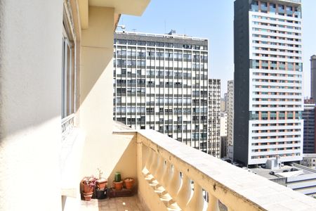 Sacada de apartamento para alugar com 3 quartos, 180m² em Centro, Curitiba