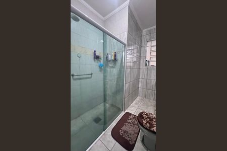 Casa à venda com 170m², 3 quartos e 2 vagasBanheiro