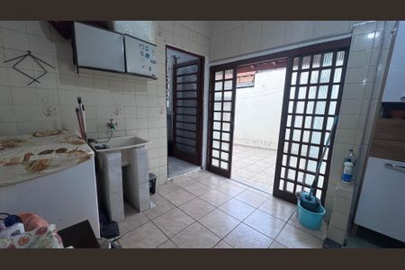 Casa à venda com 170m², 3 quartos e 2 vagasÁrea de Serviço