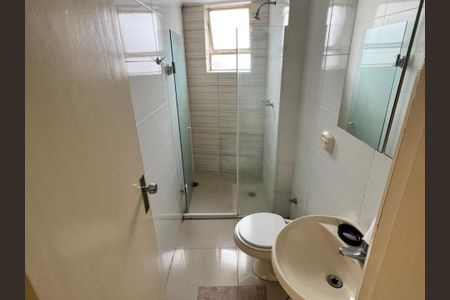 Banheiro  de apartamento à venda com 1 quarto, 42m² em Tristeza, Porto Alegre