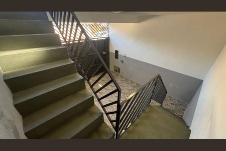 Casa para alugar com 120m², 2 quartos e 2 vagas Casa para alugar com 120m², 2 quartos e 2 vagasEscada - Garagem