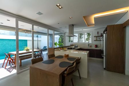 Casa de condomínio à venda com 600m², 6 quartos e 4 vagasCozinha Integrada