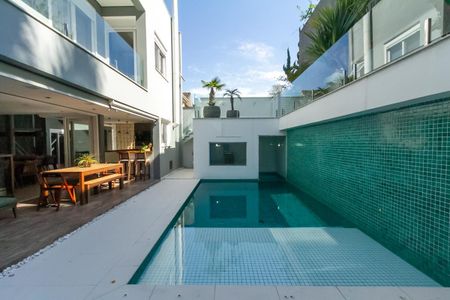 Casa de condomínio à venda com 600m², 6 quartos e 4 vagasPiscina