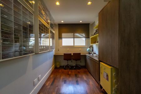 Casa de condomínio à venda com 600m², 6 quartos e 4 vagasEscritório