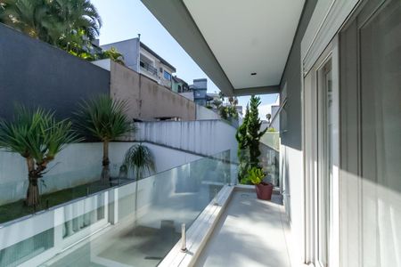 Casa de condomínio à venda com 600m², 6 quartos e 4 vagasVaranda da Suíte 3 e 4