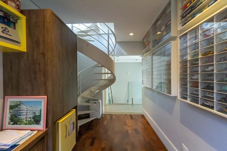 Casa de condomínio à venda com 600m², 6 quartos e 4 vagasEscritório