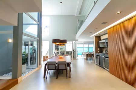 Casa de condomínio à venda com 600m², 6 quartos e 4 vagasSala de Jantar