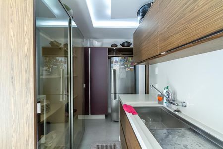 Casa de condomínio à venda com 600m², 6 quartos e 4 vagasCozinha de Apoio