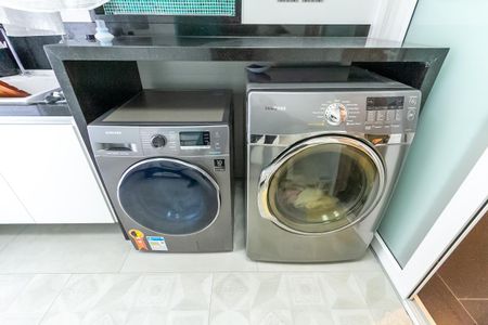 Casa de condomínio à venda com 600m², 6 quartos e 4 vagasÁrea de Serviço