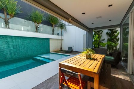 Casa de condomínio à venda com 600m², 6 quartos e 4 vagasVaranda Integrada