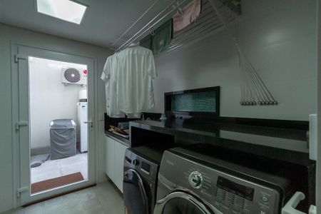 Casa de condomínio à venda com 600m², 6 quartos e 4 vagasÁrea de Serviço