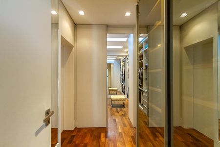 Casa de condomínio à venda com 600m², 6 quartos e 4 vagasCloset da Suíte 5