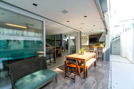 Casa de condomínio à venda com 600m², 6 quartos e 4 vagasVaranda Integrada