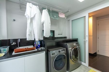 Casa de condomínio à venda com 600m², 6 quartos e 4 vagasÁrea de Serviço