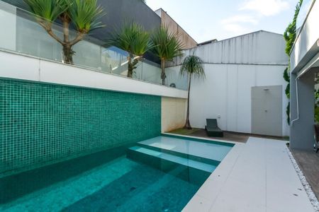 Casa de condomínio à venda com 600m², 6 quartos e 4 vagasPiscina