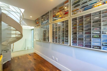 Casa de condomínio à venda com 600m², 6 quartos e 4 vagasEscritório