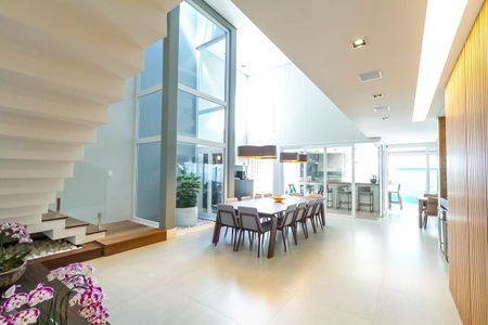 Casa de condomínio à venda com 600m², 6 quartos e 4 vagasSala de Jantar