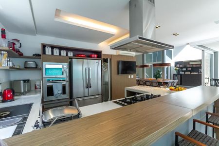 Casa de condomínio à venda com 600m², 6 quartos e 4 vagasCozinha Integrada