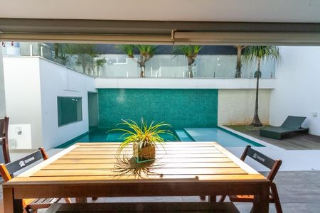 Casa de condomínio à venda com 600m², 6 quartos e 4 vagasVaranda Integrada