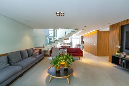 Casa de condomínio à venda com 600m², 6 quartos e 4 vagasSala