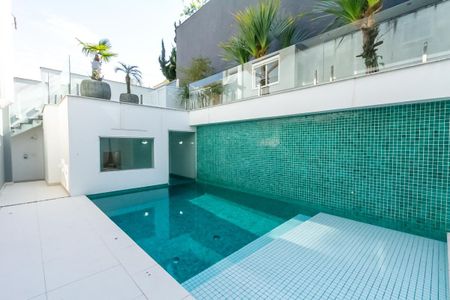 Casa de condomínio à venda com 600m², 6 quartos e 4 vagasPiscina