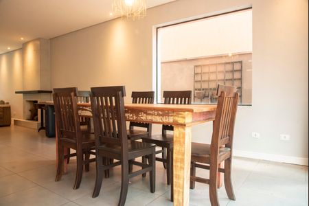 Casa à venda com 200m², 3 quartos e 3 vagasSala