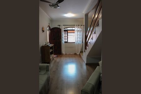 Sala de casa para alugar com 3 quartos, 142m² em Bairro Nakamura Park, Cotia