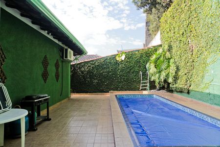 Casa para alugar com 250m², 3 quartos e 5 vagasÁrea externa