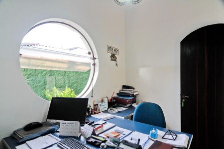 Casa para alugar com 250m², 3 quartos e 5 vagasEscritório