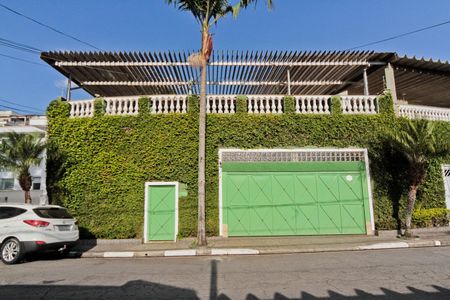 Casa para alugar com 250m², 3 quartos e 5 vagasFachada
