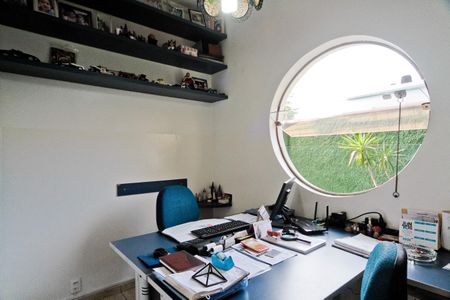 Casa para alugar com 250m², 3 quartos e 5 vagasEscritório